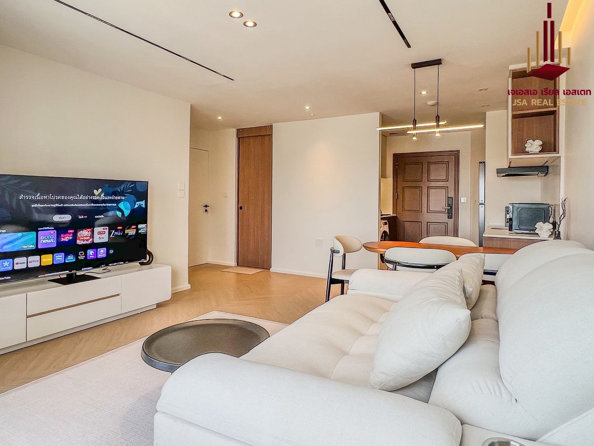 ✨ For  Rent: Siphraya River View Condo ✨  💰 Only 35,000 THB/month