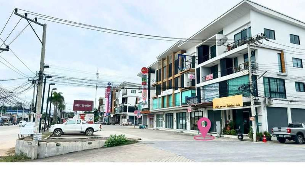 Commercial Building for Sale and Rent, 216 sqm, in Front of Pinthong Industrial Estate 1 Commercial Building for Sale and Rent, 216 sqm, in Front of Pinthong Industrial Estate 1