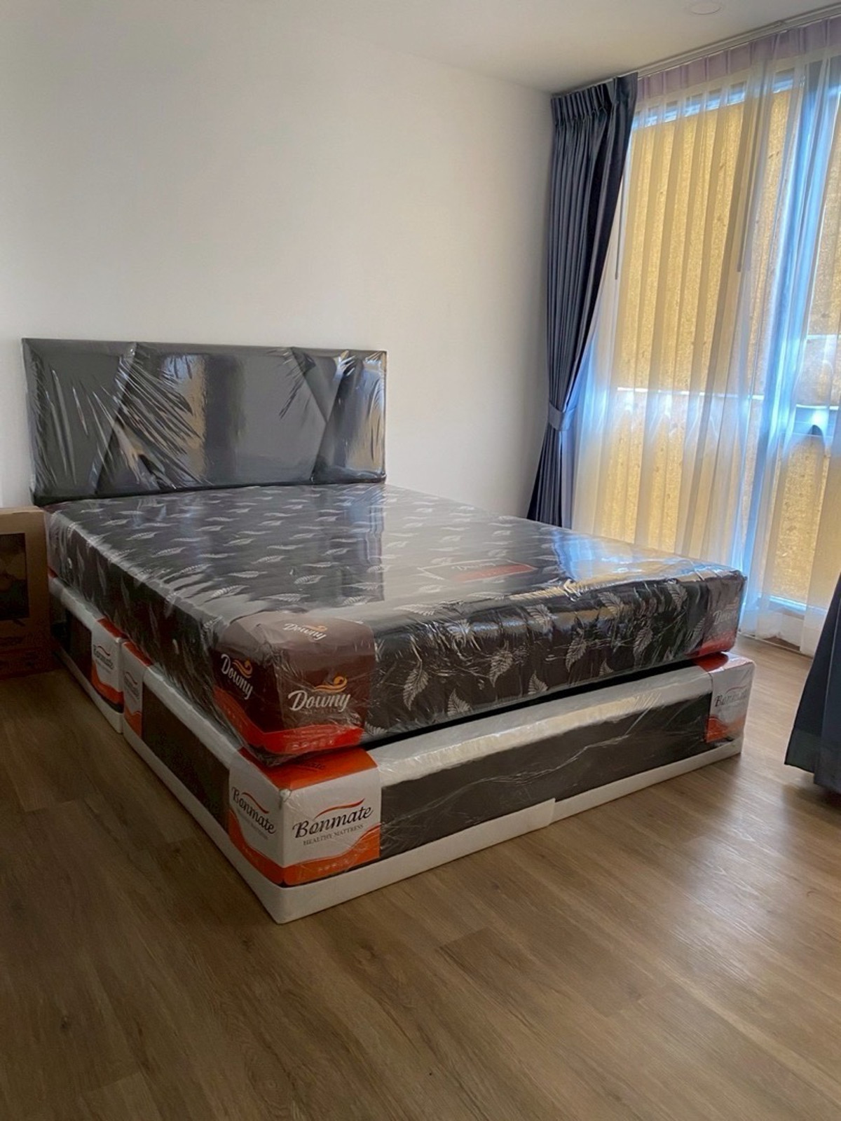 New room, red label, cheap for rent.The Livin PKS Phetkasem Bang KhaeIf interested, contact Khun Thip 092-4796356