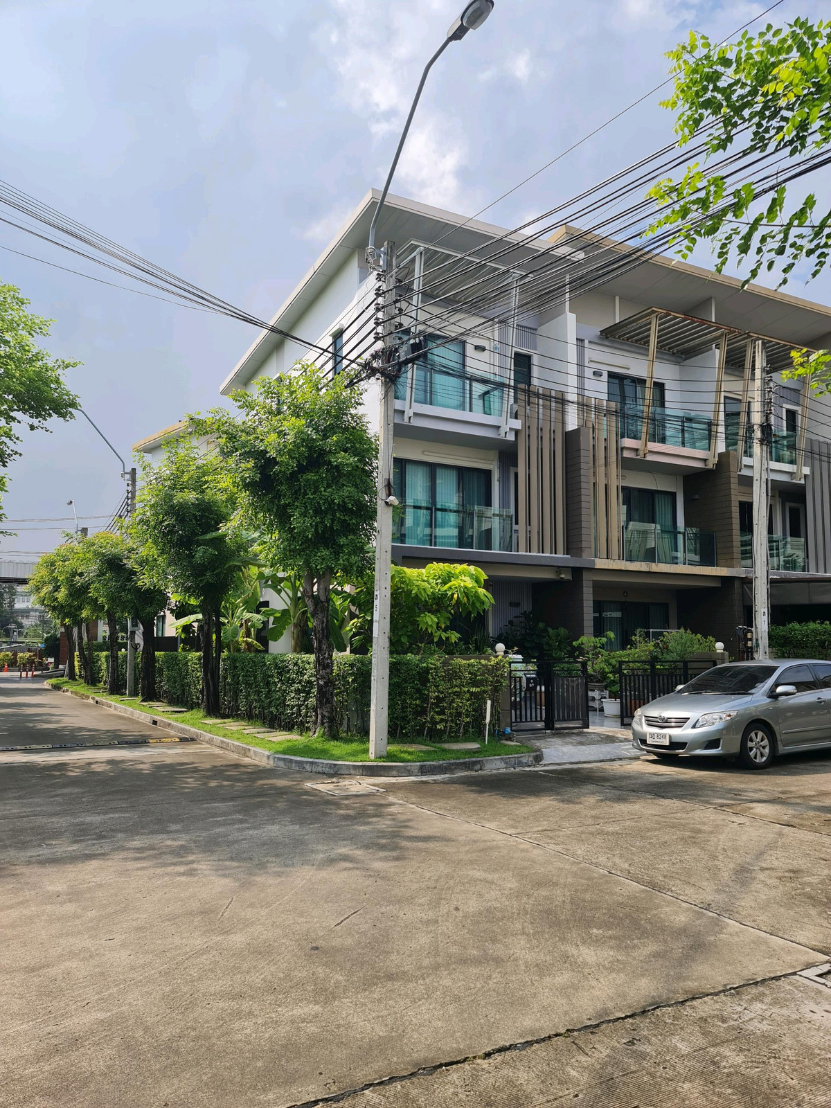 Urgent sale! Townhome Avenue Forte Rama 2