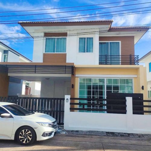 Large detached house for rent, Lake Valley Village, Bowin, Sriracha, Chonburi.
