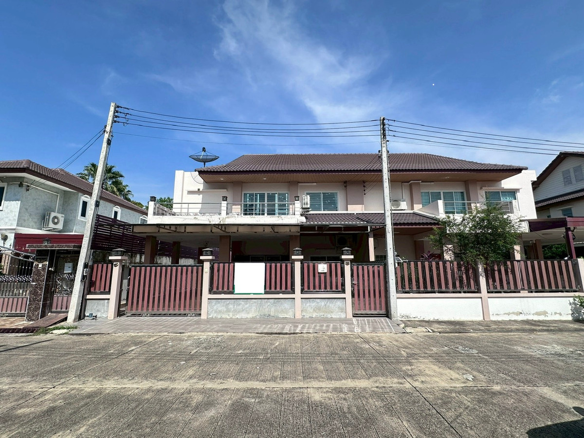 บ้านสวยพร้อมอยู่ใจกลางท่ามะกา ใกล้เทศบาล ถึงมอเตอร์เวย์ M81 เพียง 5 กม. สังคมอบอุ่น อากาศดี เงียบสงบ เหมาะกับการพักผ่อน 