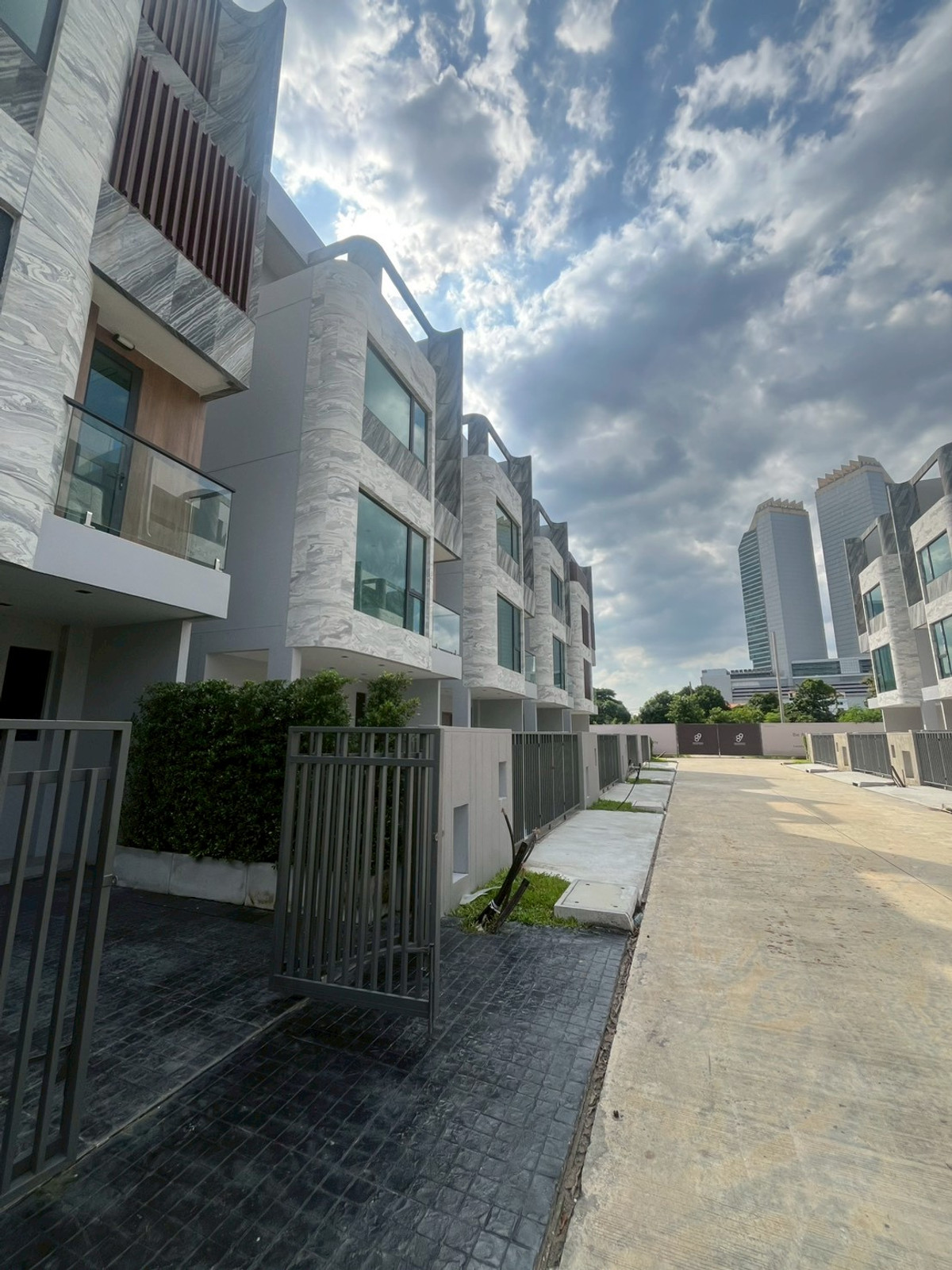 ✨ให้เช่าและขาย🏡89 RESIDENCE Townhome หรู4ชั้นใจกลางรัชดา-พระราม9 4ห้องนอน 5 ห้องน้ำ 2-3จอดรถ 28ตร.วา 235ตร.ม – รูปที่ 2