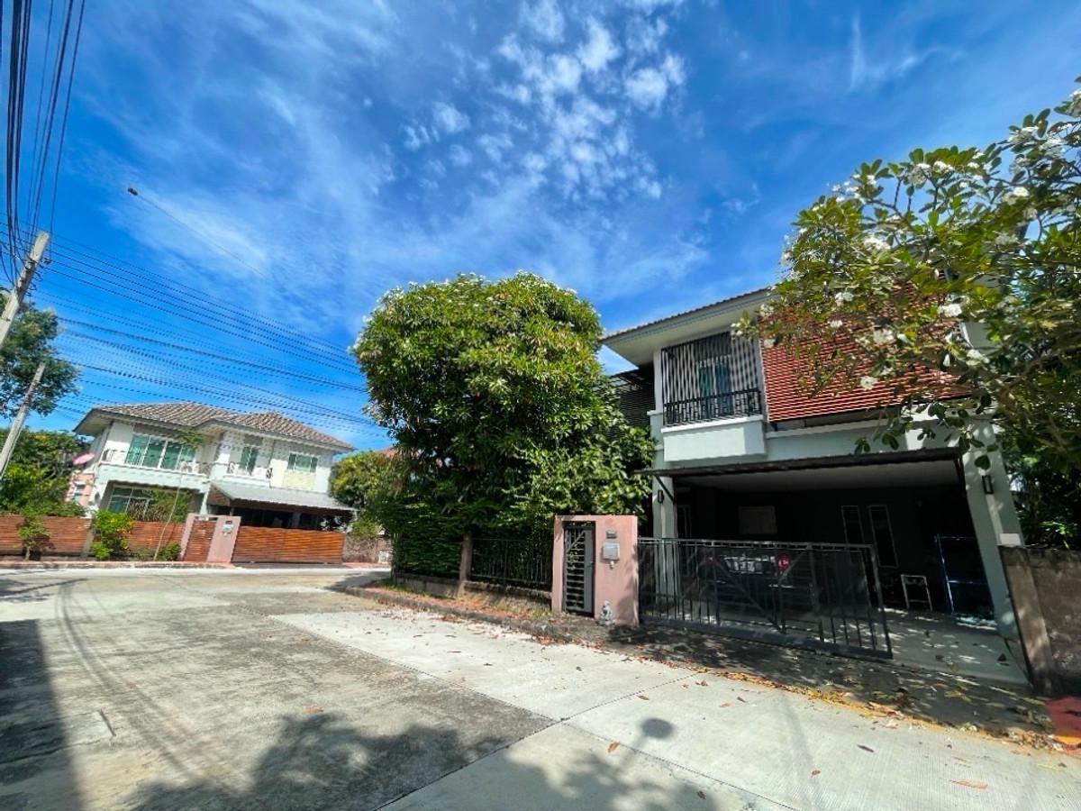 Cheapest for sale, corner detached house, The Plant Rama 9 - Wongwaen 2. Cheapest for sale, corner detached house, The Plant Rama 9 - Wongwaen 2.
