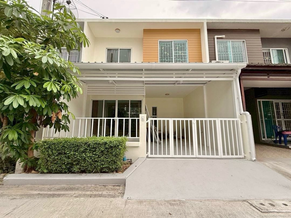 House for sale, The Colors Lesser Bangna Km. 8, added a kitchen and installed a micropile. House near Mega Bangna, near the ring road House for sale, The Colors Lesser Bangna Km. 8, added a kitchen and installed a micropile. House near Mega Bangna, near the ring road