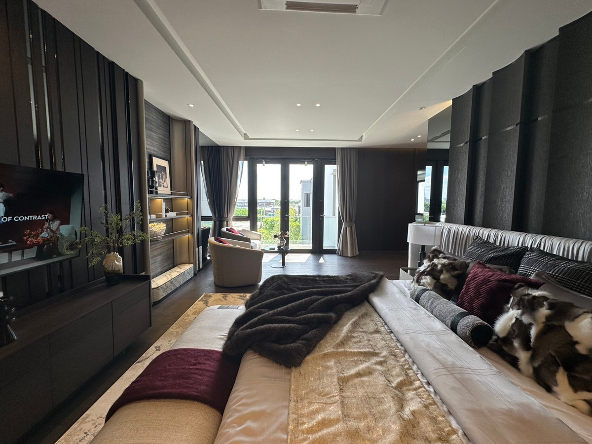 The Gentry Kaset-Nawamin, 3-story luxury villa with Private Pool by SC ASSET Development. The Gentry Kaset-Nawamin, 3-story luxury villa with Private Pool by SC ASSET Development.