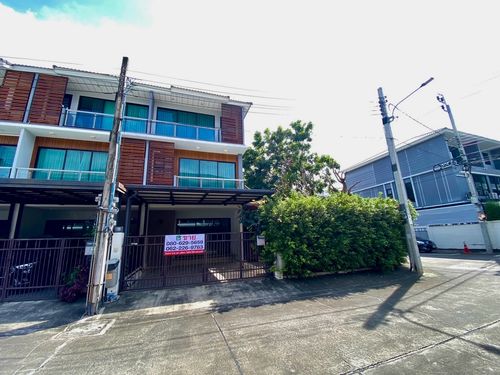 ขายทาวน์โฮม 3 ชั้น ศุภาลัย เอสเซ้นส์ ลาดพร้าว | ทาวน์โฮมหลังใหญ่ Built-in สวย พื้นที่สวนข้างบ้านร่มรื่น ให้ความเป็นส่วนตัวเหมือนบ้านเดี่ยว ใกล้ MRT ลาดพร้าว 101