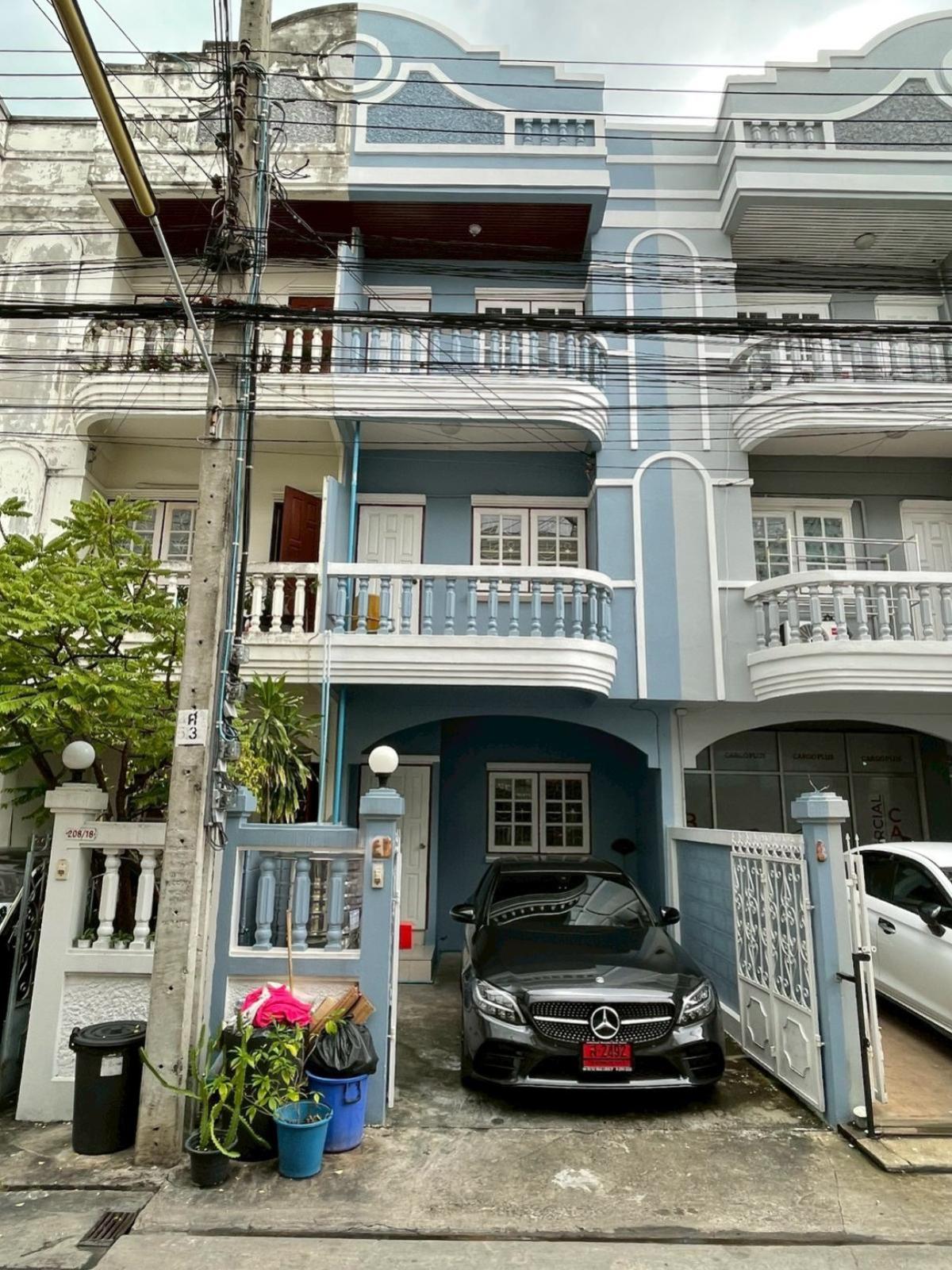 ขายทาวน์เฮ้าส์/ทาวน์โฮม หมู่บ้านไพโรจน์ บางนาเหนือ เขต บางนา กรุงเทพ CX-132500 ขายทาวน์เฮ้าส์/ทาวน์โฮม หมู่บ้านไพโรจน์ บางนาเหนือ เขต บางนา กรุงเทพ CX-132500
