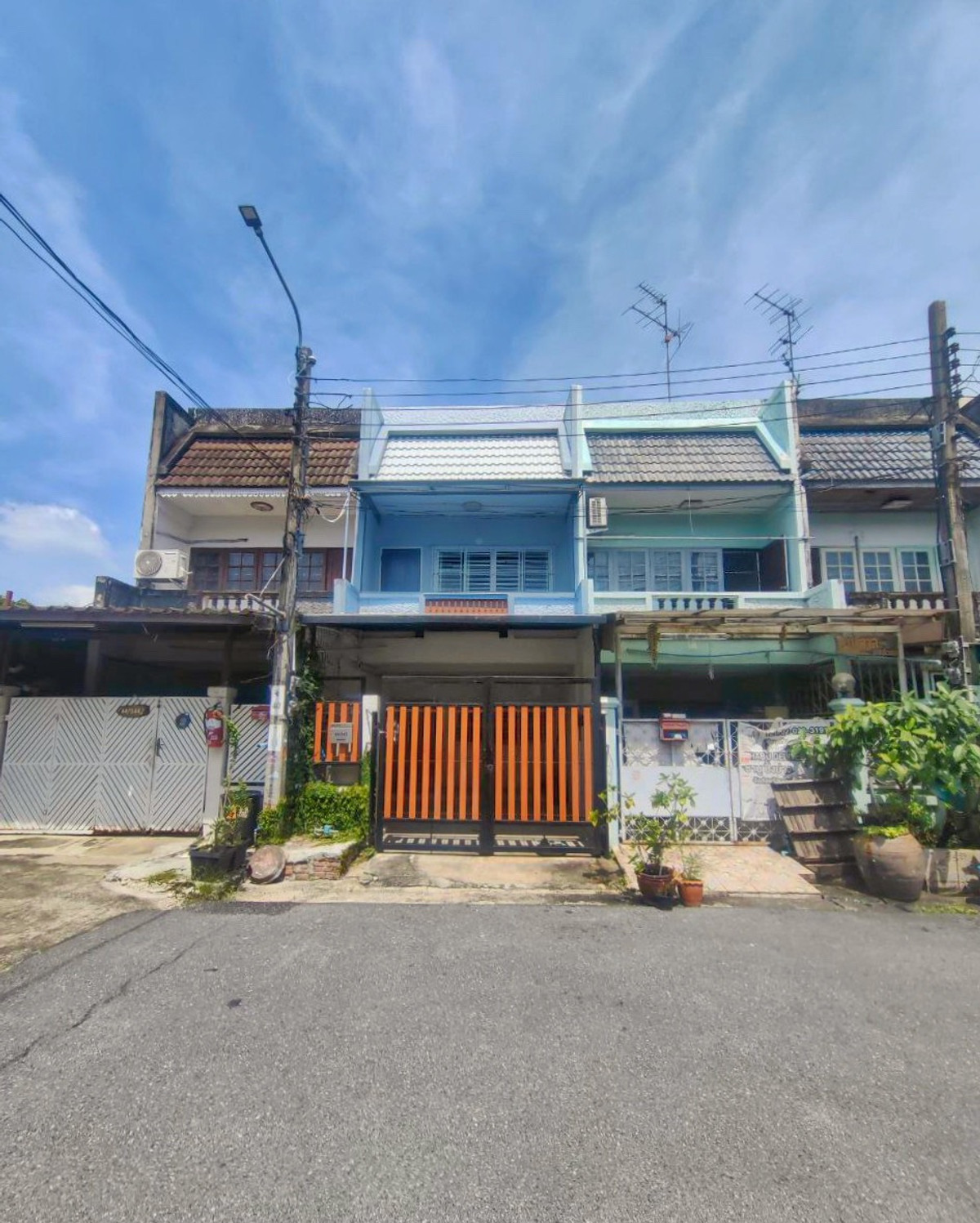 Below Market Price! 2-Storey Townhouse in Klongchan Villa 3, Nawamin 147