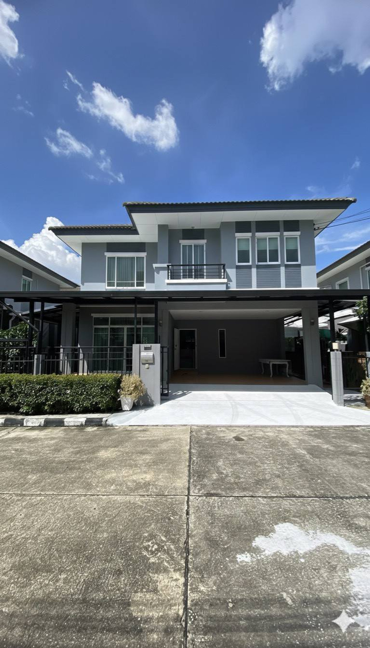 Single house for rent, cheap price, near Suvarnabhumi, convenient travel. Single house for rent, cheap price, near Suvarnabhumi, convenient travel.