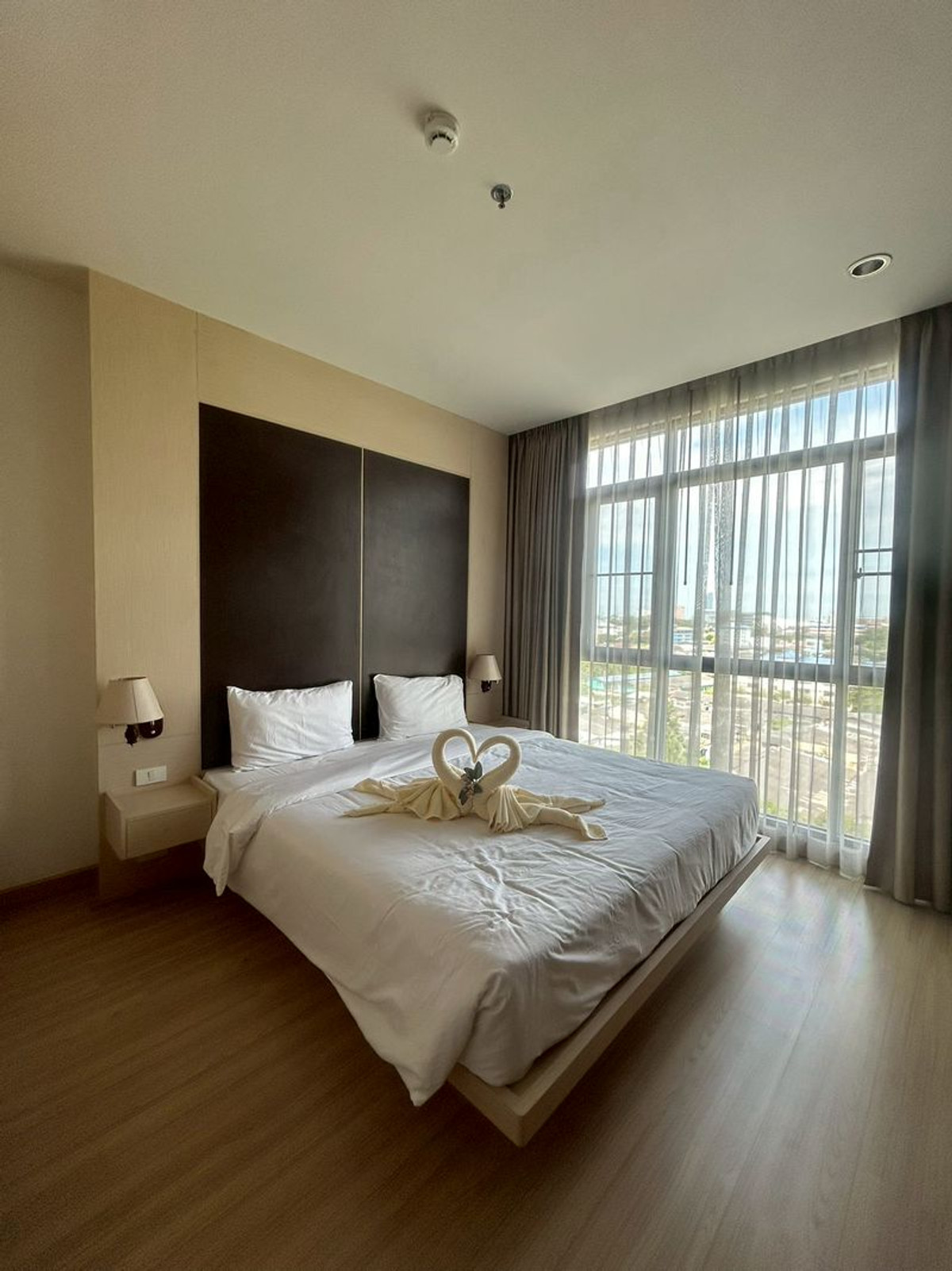 Suntara Condo for rent in the heart of the city, community area, near Assumption College Sriracha. Suntara Condo for rent in the heart of the city, community area, near Assumption College Sriracha.