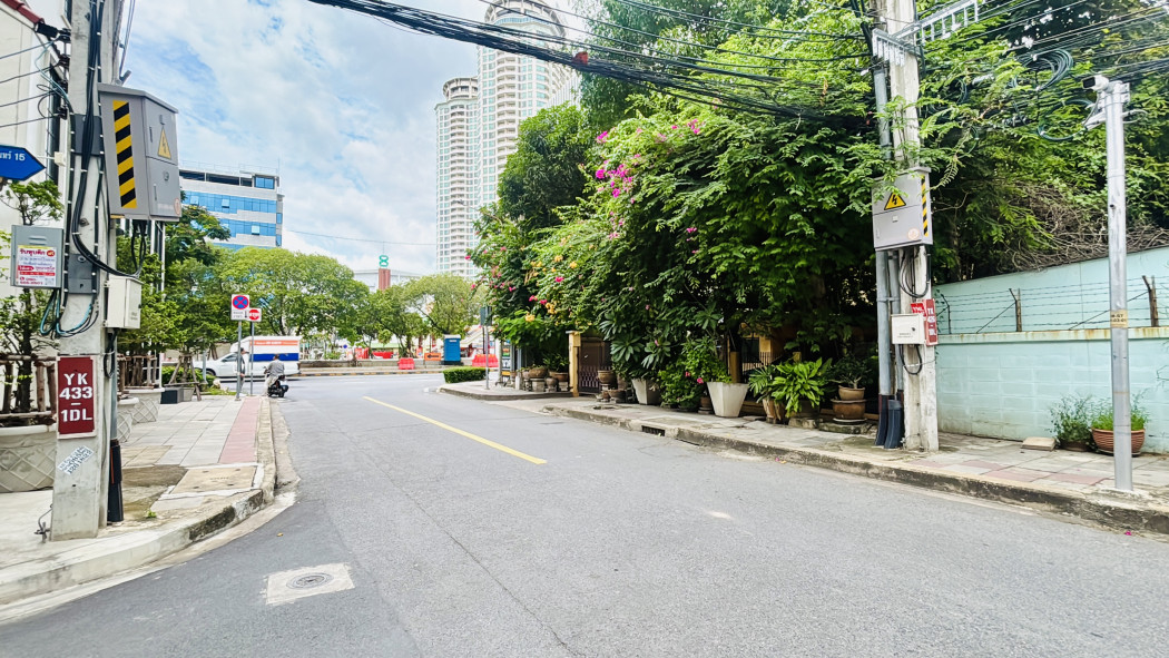 ขาย ที่ดิน สาทร ติดถนนนราธิวาส เนื้อที่ 99 ตรว ขาย ที่ดิน สาทร ติดถนนนราธิวาส เนื้อที่ 99 ตรว