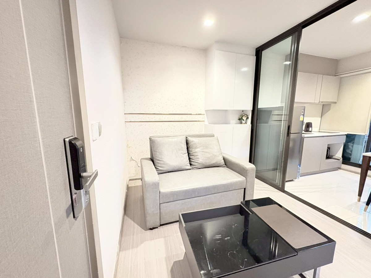 For rent: Life Asoke Rama 9 1bath 1bath size 33 sq m., 36th floor, fully furnished.