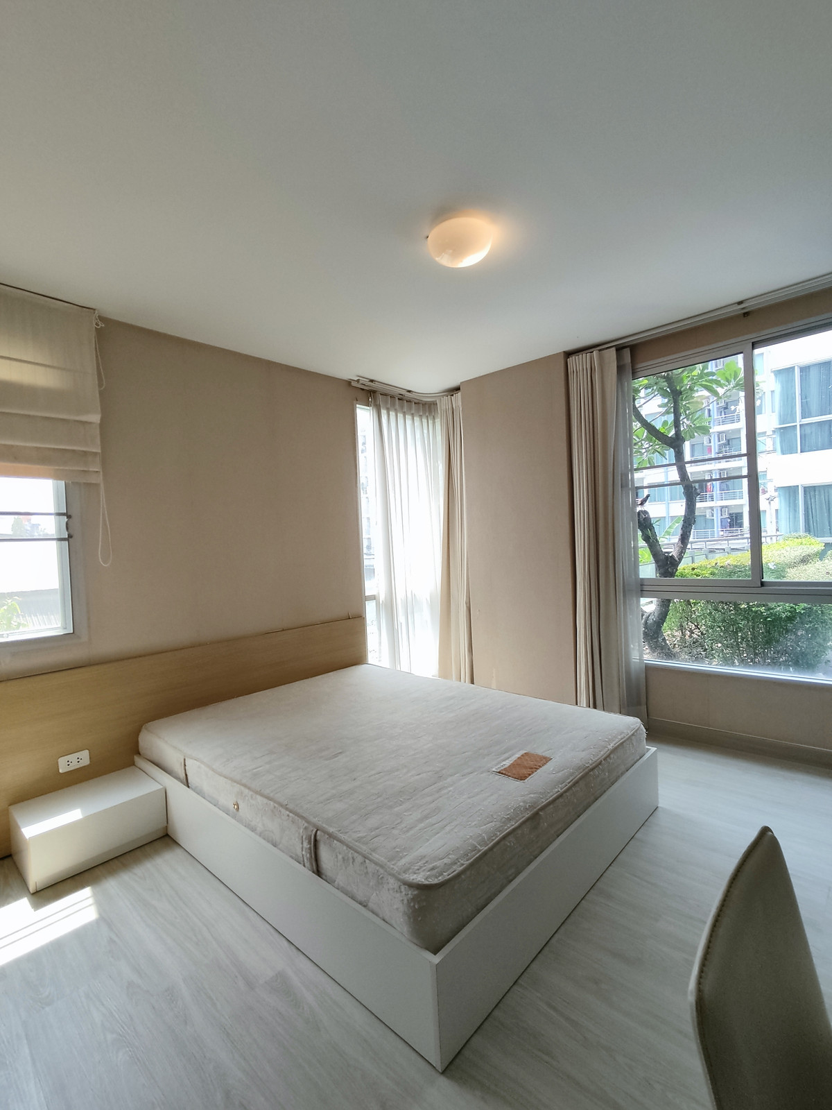 🚝Near the BTS 👜 and shopping areas 🏪Near Central Chaengwattana ☘️Large room 💦next to the swimming pool 🚝Near the BTS 👜 and shopping areas 🏪Near Central Chaengwattana ☘️Large room 💦next to the swimming pool