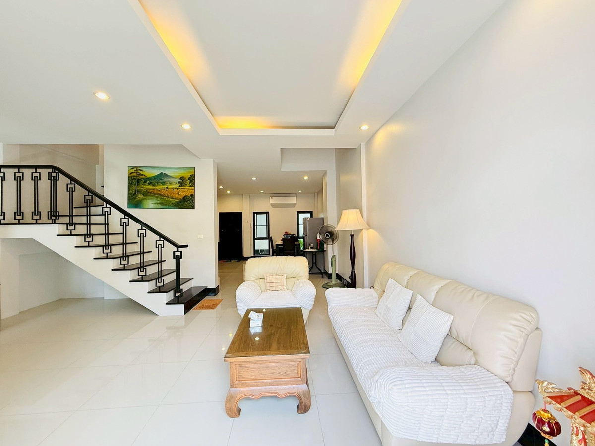 🏡 บ้านให้เช่า-ขาย กลางเมืองภูเก็ต บ้านหรูสไตล์ซิโน–โปรตุเกส ใจกลางเมืองภูเก็ต พร้อมระบบ Smart Gate สั่งเปิด–ปิดผ่านมือถือ ปลอดภัย 24 ชม. พร้อมเฟอร์ครบ หิ้วกระเป๋าเข้าอยู่ได้เลย!  – รูปที่ 3