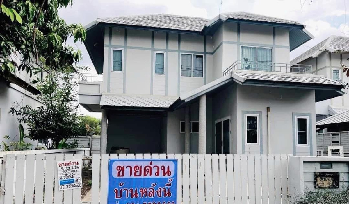 2-story detached house for sale, Siriwalai Village (Phase 2), along Khlong 1, Thanyaburi. 2-story detached house for sale, Siriwalai Village (Phase 2), along Khlong 1, Thanyaburi.