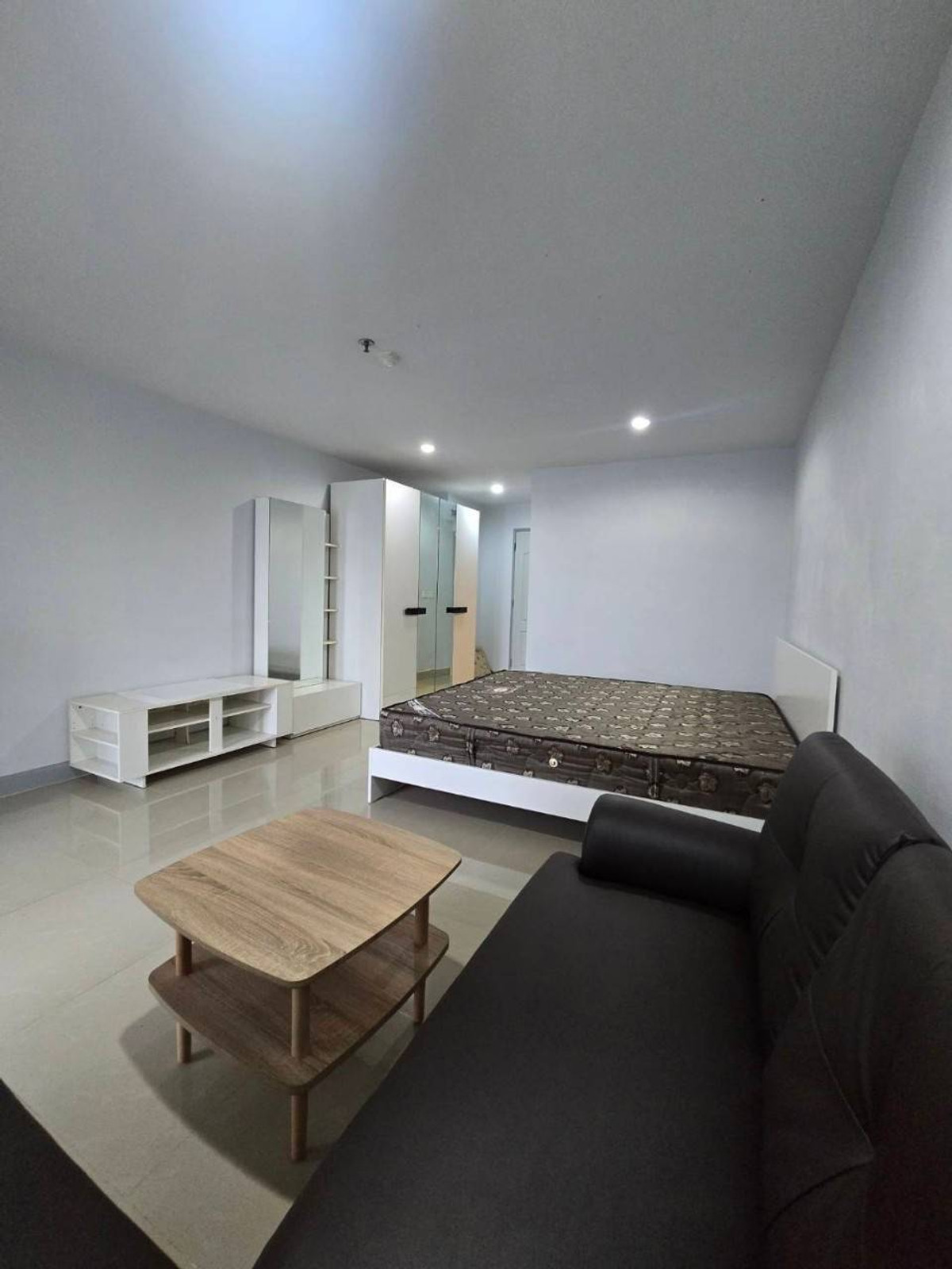 Sold with tenant East facing room, condo near BTS Bangna