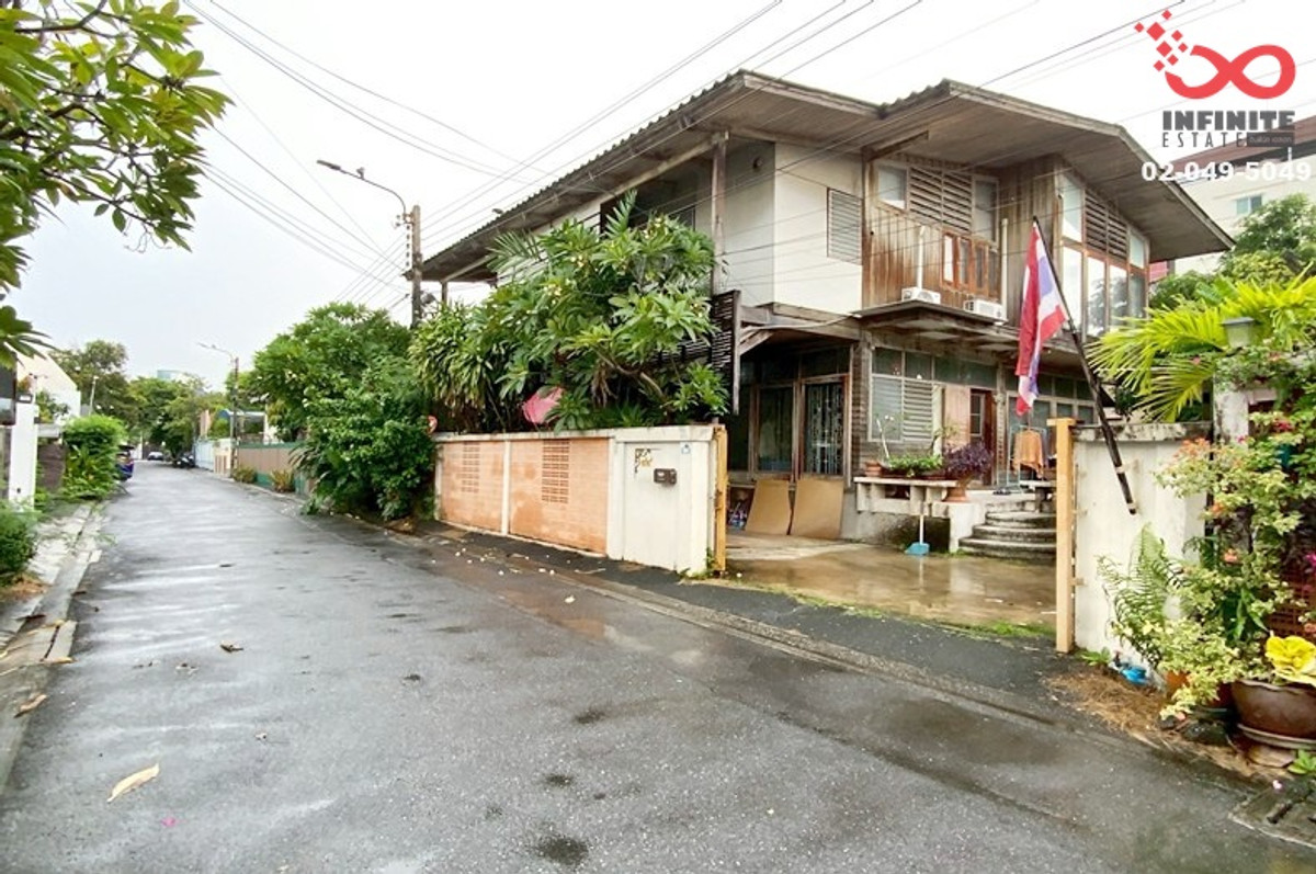 Single house for sale 83 sq m. Phahonyothin - Vibhavadi Inthamara 13, near BTS Saphan Khwai. Single house for sale 83 sq m. Phahonyothin - Vibhavadi Inthamara 13, near BTS Saphan Khwai.