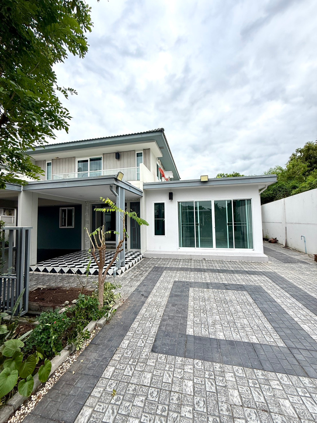 บ้านเดี่ยว 2 ชั้น โครงการ มัณฑนา เพชรเกษม - สาย 4 (หลังมุม) ถนนพุทธสาคร ตำบล สวนหลวง อำเภอกระทุ่มแบน สมุทรสาคร (ราคา 7,300,000 บาท ) บ้านเดี่ยว 2 ชั้น โครงการ มัณฑนา เพชรเกษม - สาย 4 (หลังมุม) ถนนพุทธสาคร ตำบล สวนหลวง อำเภอกระทุ่มแบน สมุทรสาคร (ราคา 7,300,000 บาท )