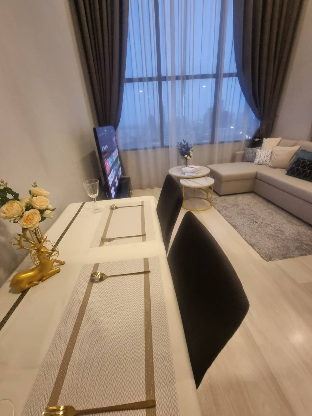 urgent! Condo for rent, 1 bedroom, Duplex, in the Knightsbridge Prime Sathorn project, fully furnished, very beautiful central area.