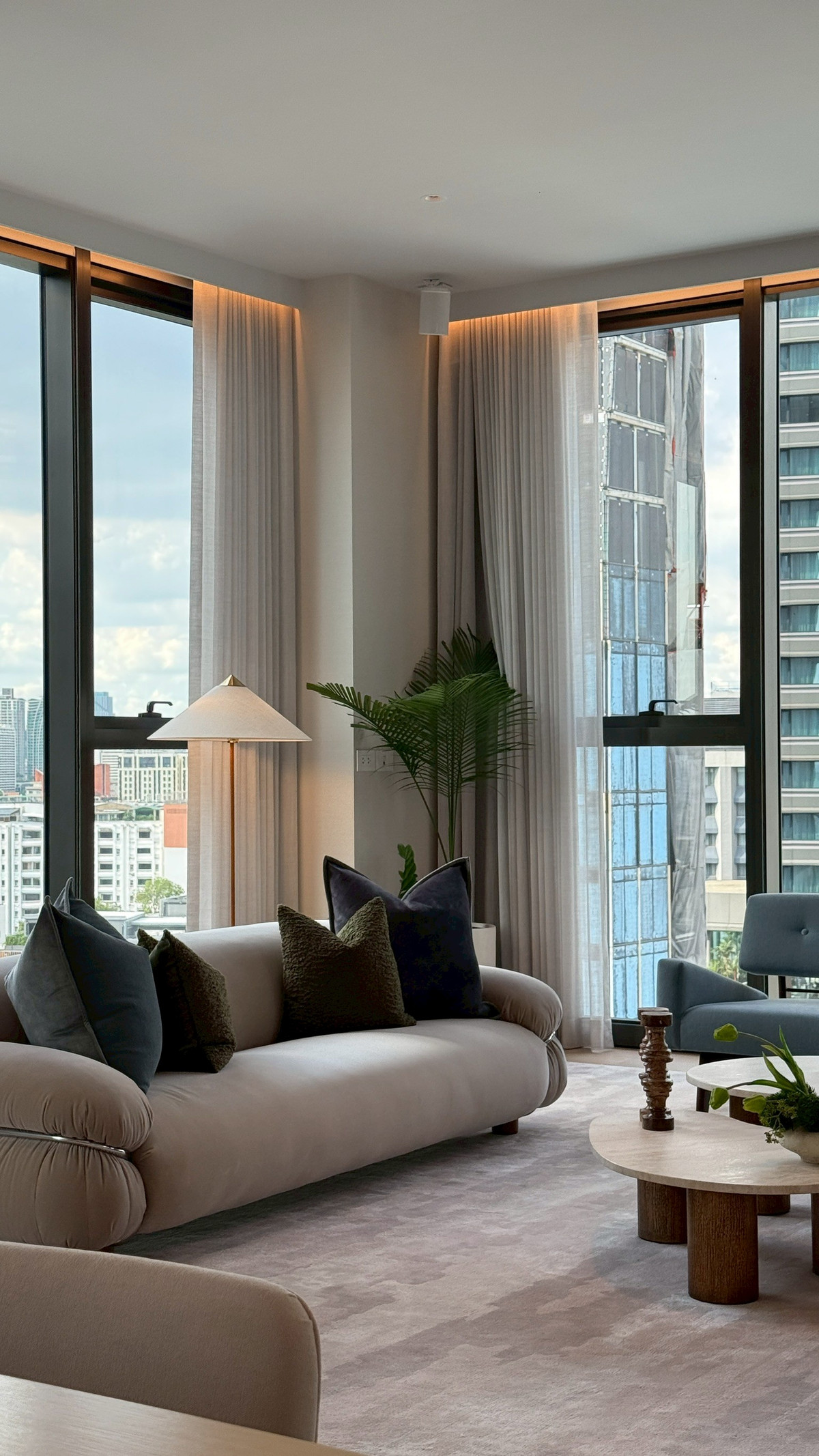  ♢ Exclusive Penthouse ♢ ชั้น 25+ | ขนาดพื้นที่ใช้สอย 415.00 ตร.ม. | ห้องนอน 4 ห้องน้ำ 4 | ติดถนนสุขุมวิทและ BTS ทองหล่อในระยะ 0 เมตร – รูปที่ 2