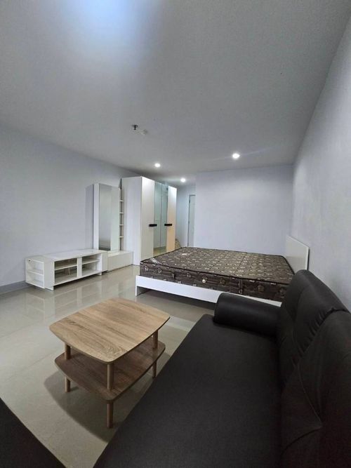 Sold with tenant East facing room, condo near BTS Bangna