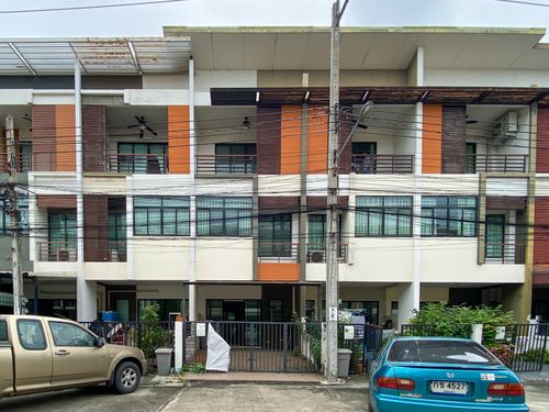 Townhome next to the main road ✨ Signature Kalapaphruek / 3 bedrooms (for sale), Sixnature Kalapaphruek / 3 Bedrooms (FOR SALE) BALL038