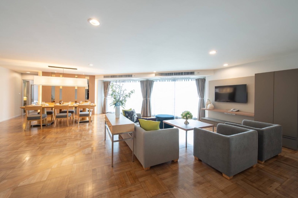 SPECIAL PRICE!!! Bangkok Garden (240sq.m.) Low Floor Nice View! only 2 units! SPECIAL PRICE!!! Bangkok Garden (240sq.m.) Low Floor Nice View! only 2 units!