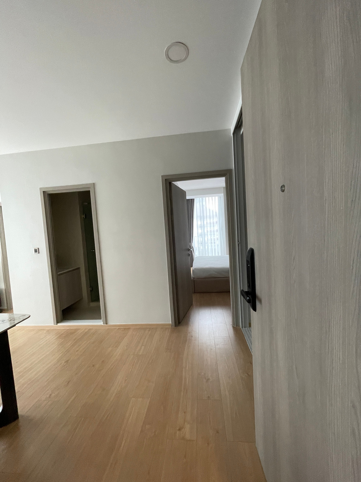 Condo for sale Chewathai Residence Thonglor, location Thonglor 20, can walk to both Ekamai-Thonglor, quiet, private, ready to move in, fully fitted, complete with furniture, electrical appliances.