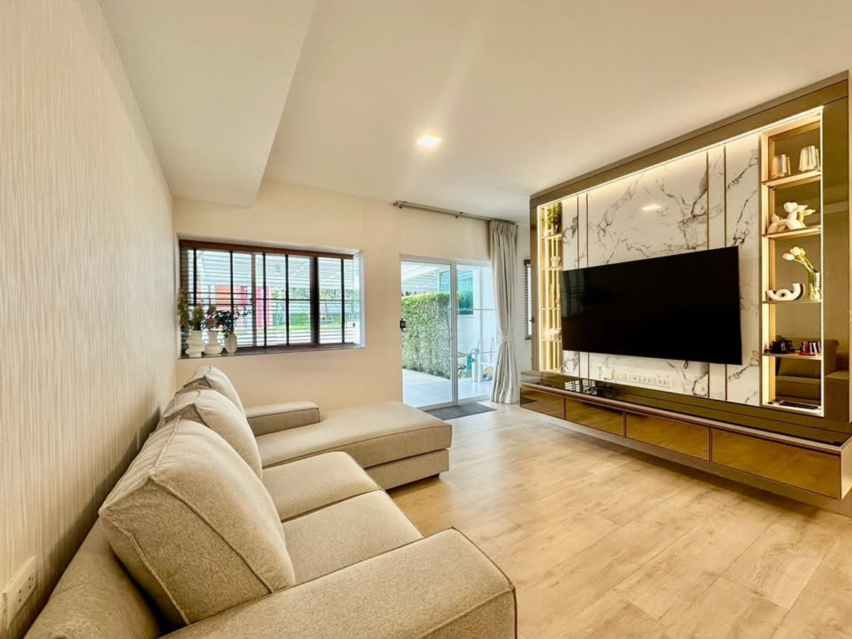 K-6594 ​​BEST DEAL !! The house is beautiful. The front of the house doesnt hit anyone. With built-in furniture, luxuriously decorated, ready to move in, near Mega Bangna.