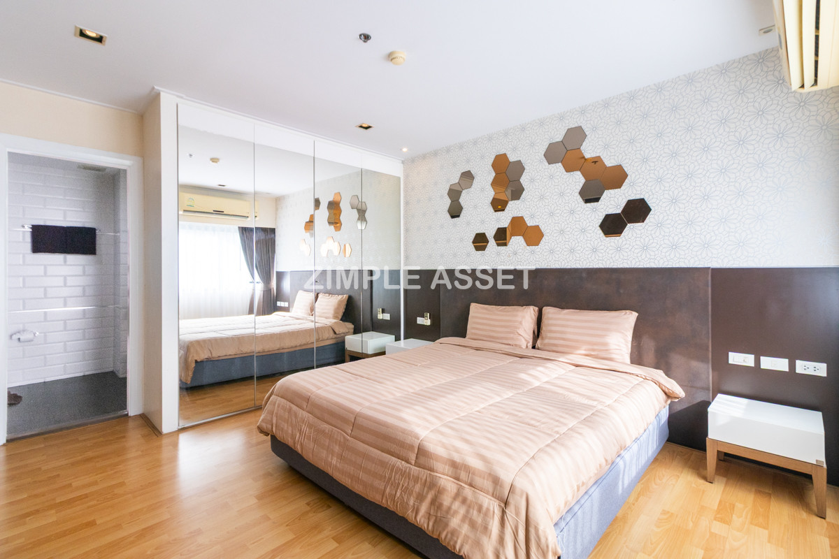 Line ID: @zimple_asset  Service Apartment on Sukhumvit Soi 8. Fully furnished large rooms with fitness and swimming pool. Conveniently located near BTS Nana. Accepts both short-term and long-term stays