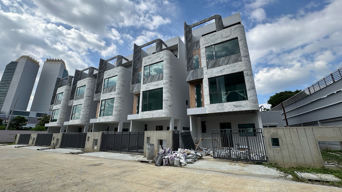 For rent📍4-storey luxury house, location in the heart of the city. Ratchada-Rama 9 Great rental price For rent📍4-storey luxury house, location in the heart of the city. Ratchada-Rama 9 Great rental price
