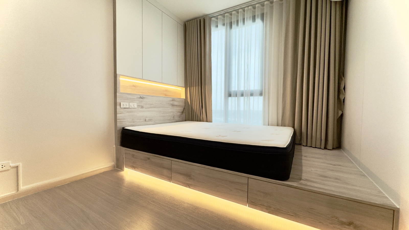1 available room 1 available room