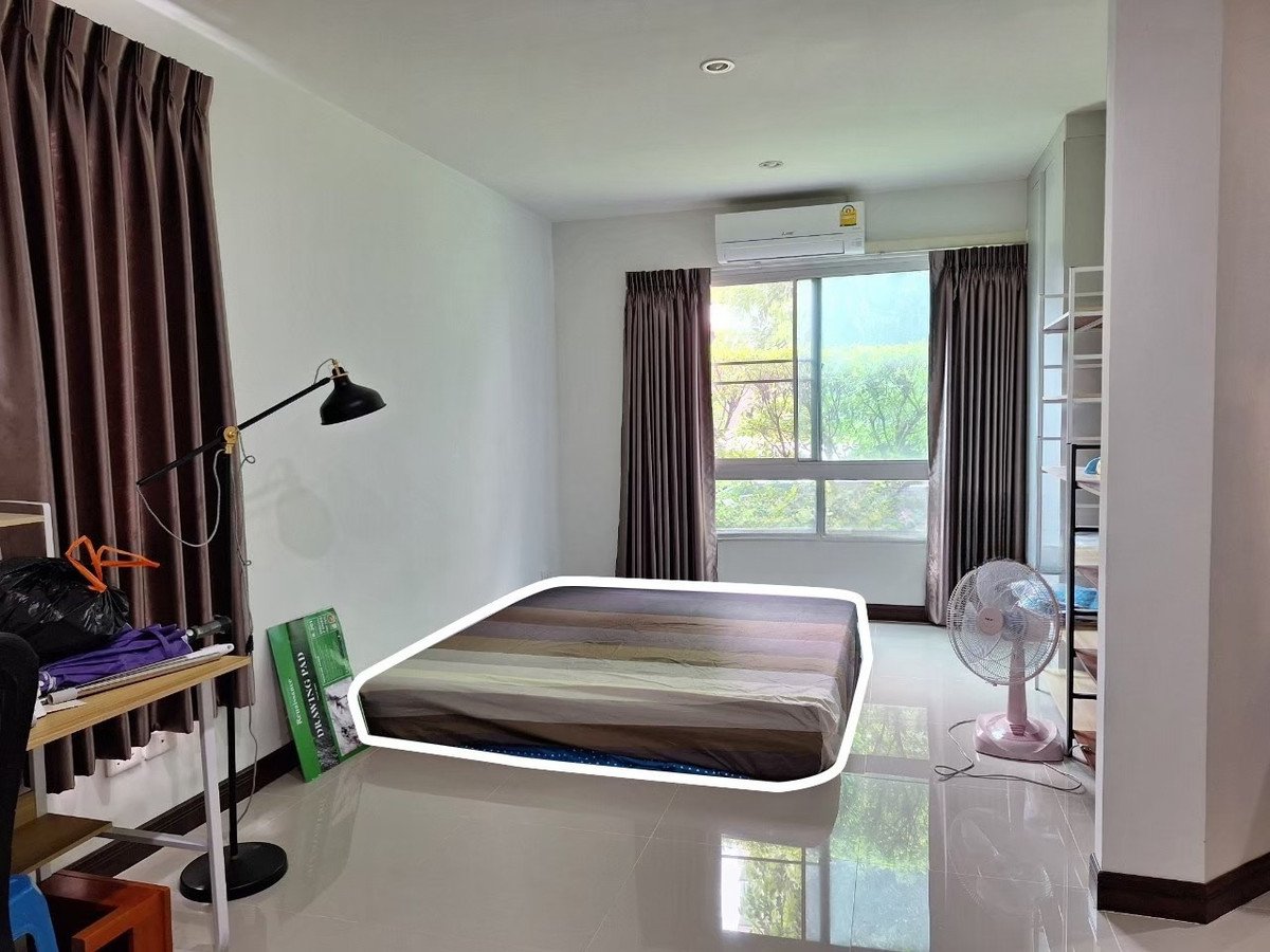 (Code SM1539) Condo for sale V condo (V Condo), complete with furniture and electrical appliances in the room.