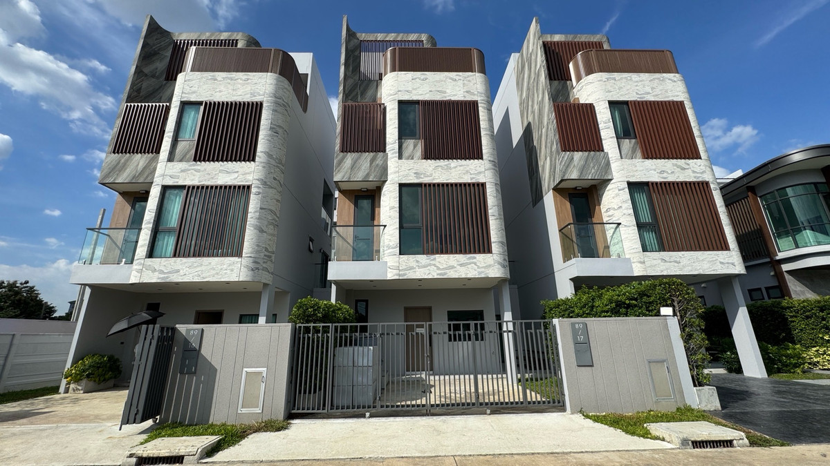 Luxury 4-story house for sale in the heart of Ratchada-Rama 9, only 4 minutes to MRT Cultural Center. Luxury 4-story house for sale in the heart of Ratchada-Rama 9, only 4 minutes to MRT Cultural Center.