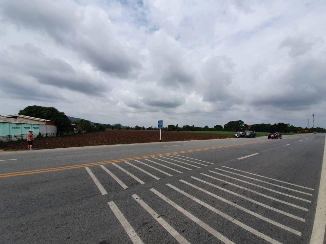 Land for sale in Saraburi, Chaloem Phrakiat, size 40 rai 3 ngan, next to the main road