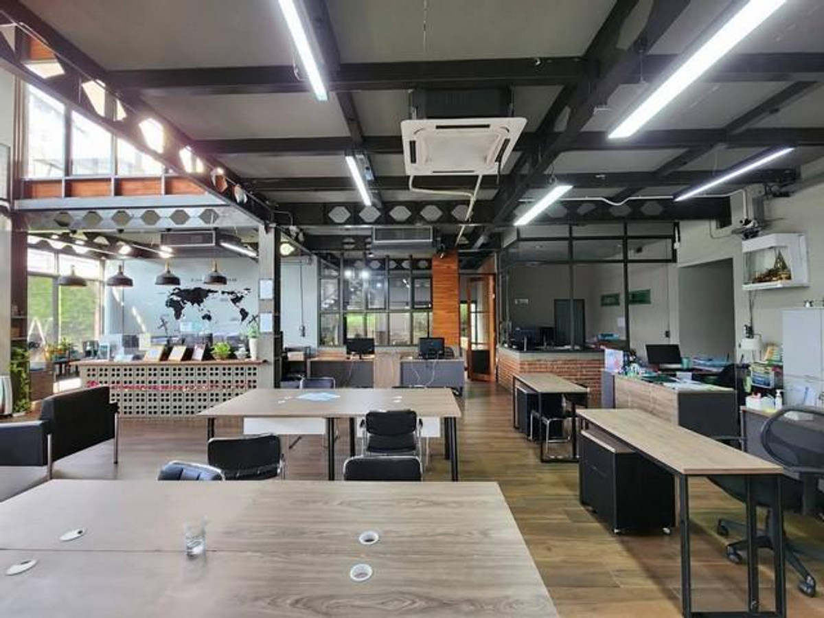 3-story building for rent, has a meeting room, 9 bathrooms, parking for 6 cars, Soi Ministry of Public Health. – รูปที่ 2