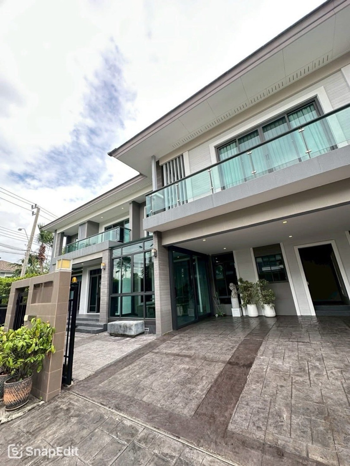 📢👇 Single House in Prime Location, Pattanakarn AreaSituated in one of Bangkok’s most convenient neighborhoods with easy access to Pattanakarn, Srinakarin, Motorway, Rama 9, and Sukhumvit. 📢👇 Single House in Prime Location, Pattanakarn AreaSituated in one of Bangkok’s most convenient neighborhoods with easy access to Pattanakarn, Srinakarin, Motorway, Rama 9, and Sukhumvit.