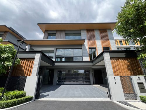 🏡 Luxury house for sale, SMYTHs Ramintra by Singha Estate, Super Luxury Class detached house from Singha Estate, superior luxury design. Quantity limited to only 4 units. Located in the “Ramindra“ location, the most peaceful but convenient to tr