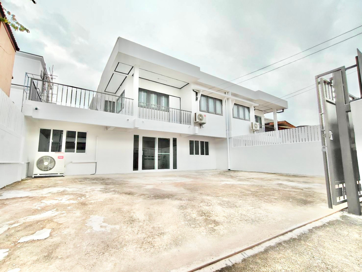 2-story house for rent / Home Office, completely renovated✨ Good location, community area, Lat Phrao area. 2-story house for rent / Home Office, completely renovated✨ Good location, community area, Lat Phrao area.