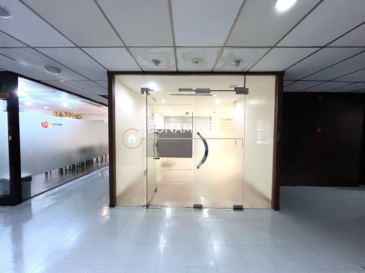 พื้นที่ออฟฟิศให้เช่า ติดถนนใหญ่กลางอโศก(BTS Sukhumvit 350m)