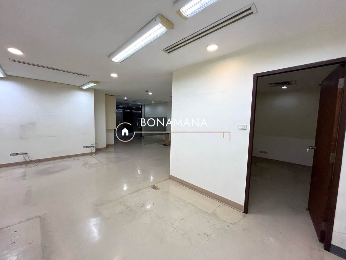 พื้นที่ออฟฟิศให้เช่า ติดถนนใหญ่กลางอโศก(BTS Sukhumvit 350m) – รูปที่ 4