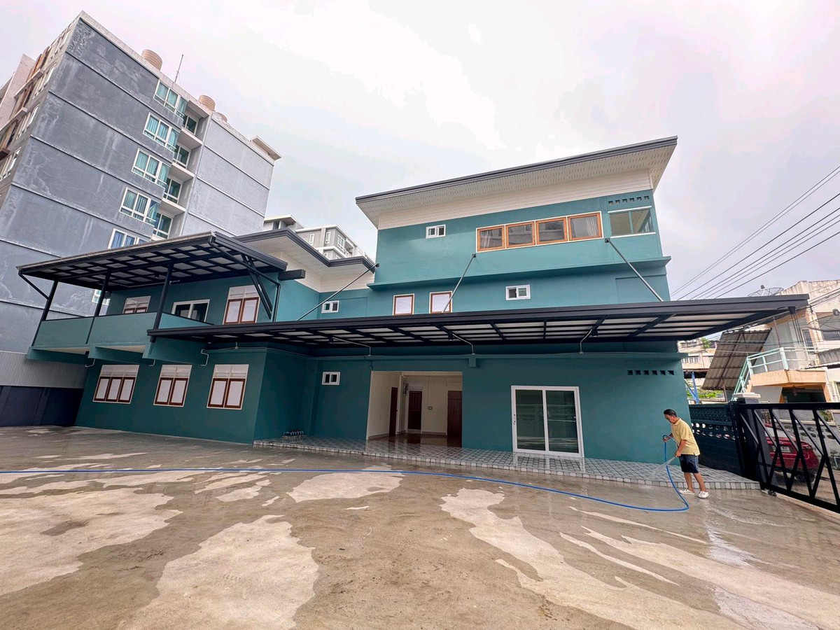 For sale/rent, house 102 sq m., Ao Udom Soi 5, Laem Chabang, 8 bedrooms, 6 bathrooms, parking for 8 cars, near the industrial estate and Kasetsart University, selling for 6.9 million | Rent 30,000 baht. 📞Luk Jeab 0655365165 For sale/rent, house 102 sq m., Ao Udom Soi 5, Laem Chabang, 8 bedrooms, 6 bathrooms, parking for 8 cars, near the industrial estate and Kasetsart University, selling for 6.9 million | Rent 30,000 baht. 📞Luk Jeab 0655365165
