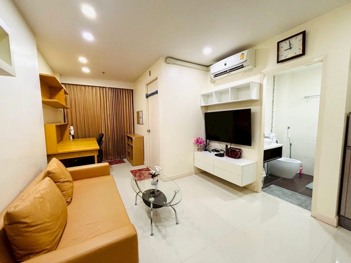 🎓✨ Lovely condo for sale, Wish @ Samyan, near Chula. Walk to class in a few minutes, next to Samyan MRT and just walk across to Mitrtown 🍜📚 Its good to live in yourself, its worth renting out. The lives there himself. Selling because moving to study 🎓✨ Lovely condo for sale, Wish @ Samyan, near Chula. Walk to class in a few minutes, next to Samyan MRT and just walk across to Mitrtown 🍜📚 Its good to live in yourself, its worth renting out. The lives there himself. Selling because moving to study