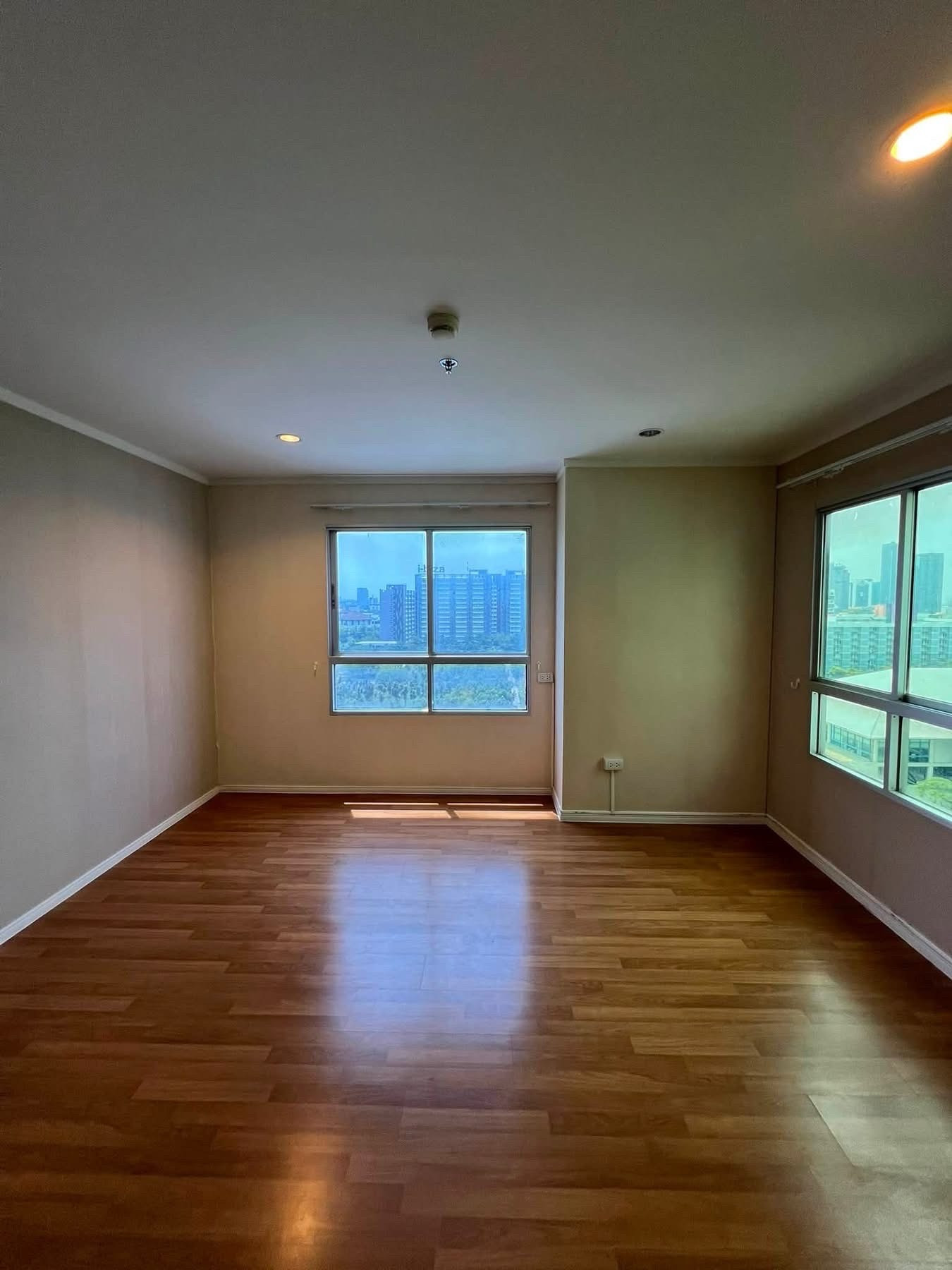Condo for sale, Lumpini Park Rama 9 - Ratchada, Building B, 6th floor, in the heart of the city, near RCA MRT, expressway, Central Rama 9. Condo for sale, Lumpini Park Rama 9 - Ratchada, Building B, 6th floor, in the heart of the city, near RCA MRT, expressway, Central Rama 9.