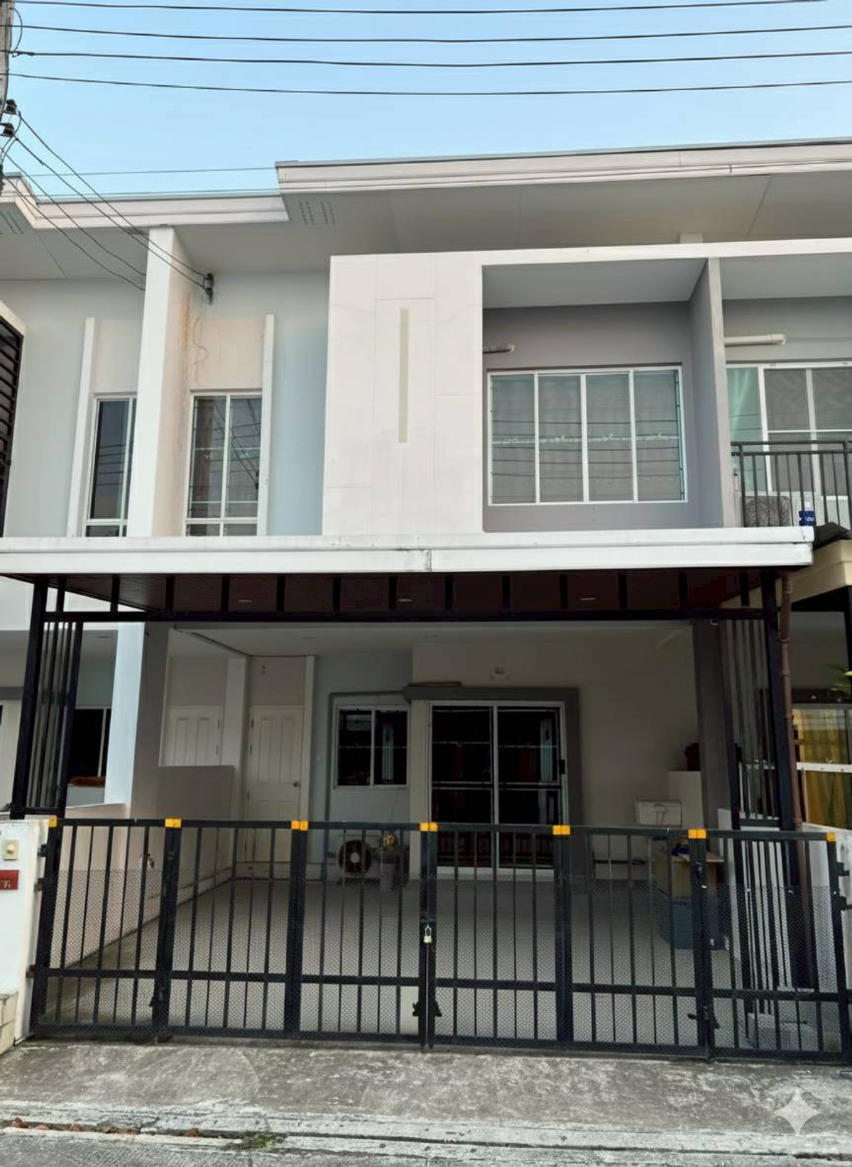 95215 - 2-story townhome for sale, La Valle Town Village 2, Hua Hin - Pranburi, 2-story house ready to move in, near Hua Hin. 95215 - 2-story townhome for sale, La Valle Town Village 2, Hua Hin - Pranburi, 2-story house ready to move in, near Hua Hin.