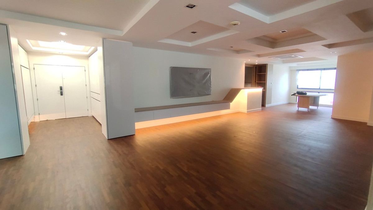 ขาย คอนโด 3 ห้องนอน ปรับปรุงใหม่ ขนาด 223 ตรม. ย่านพร้อมพงษ์ – รูปที่ 2