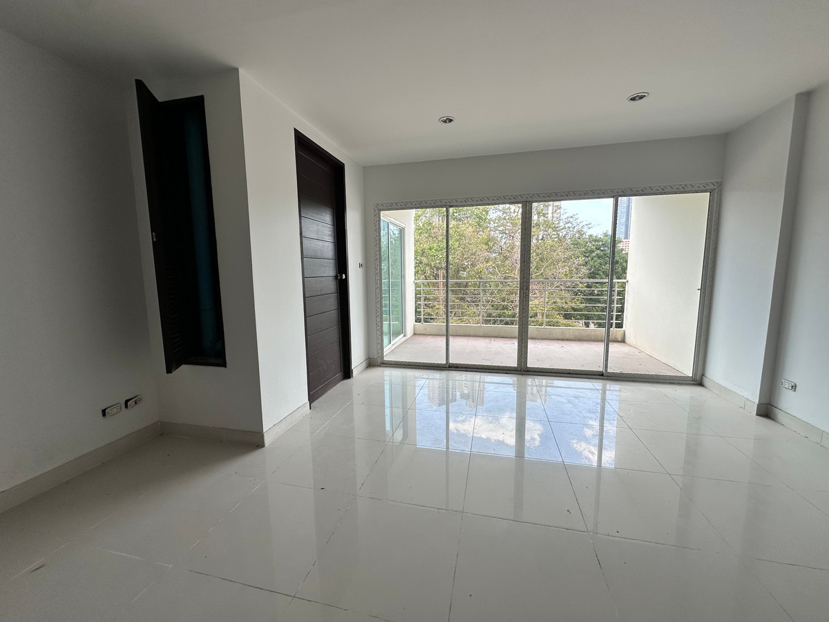 Condo for sale, Wongamat Privacy, large room, 77 square meters.