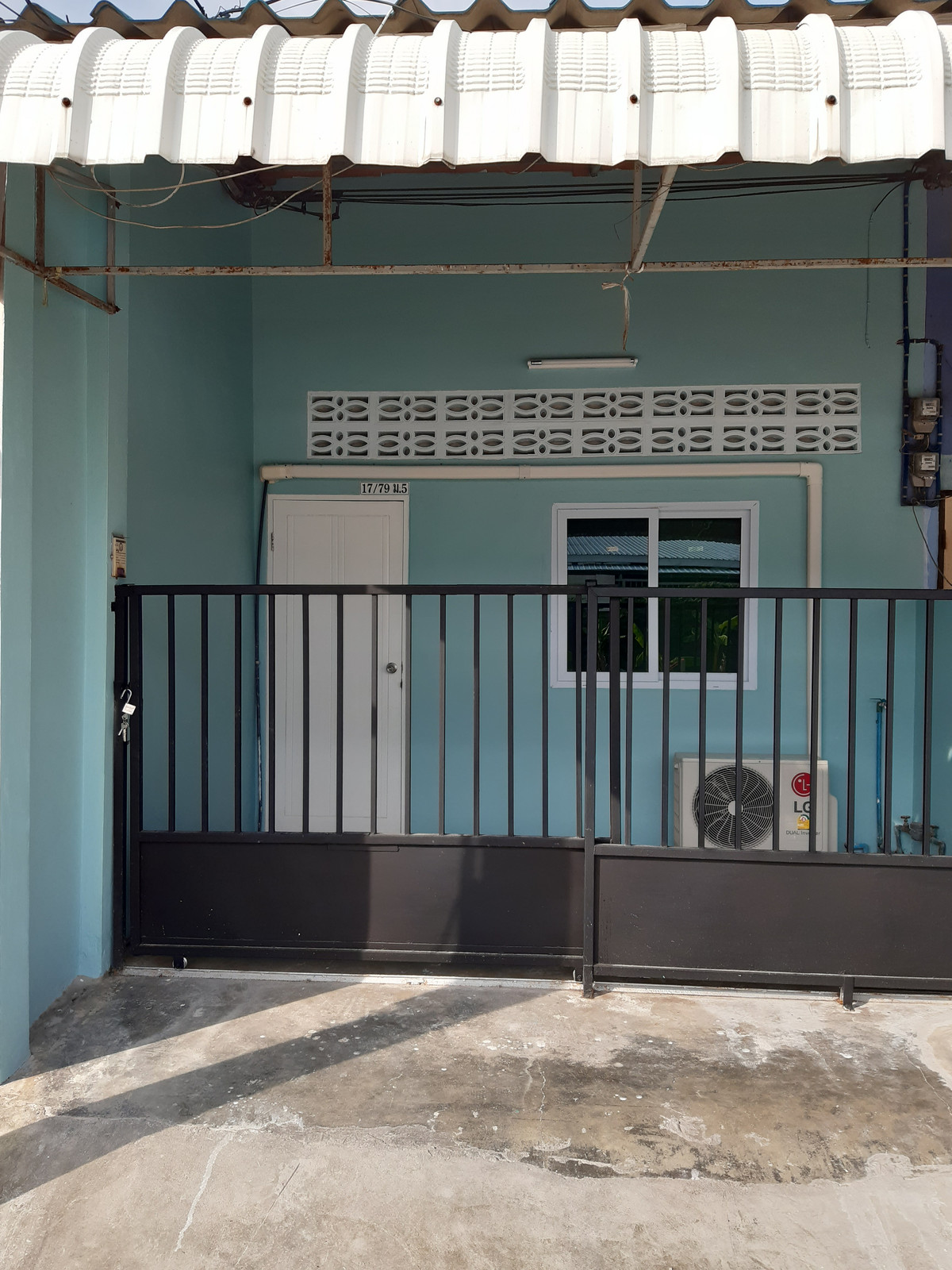 Shophouse, Yindeesuk, Ban Suan Subdistrict, Mueang Chonburi, Tel. 033-138-922