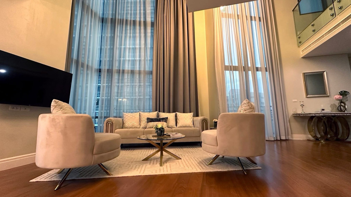 📢👇Rare-to-find unit! Great value for both living and investment.Corner DUPLEX with sunset view, located in the heart of Sukhumvit.Move-in ready. 📢👇Rare-to-find unit! Great value for both living and investment.Corner DUPLEX with sunset view, located in the heart of Sukhumvit.Move-in ready.